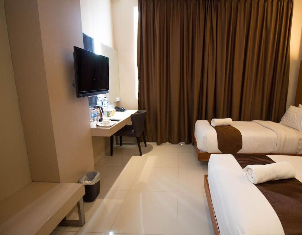 Os Hotel Airport Batam Экстерьер фото